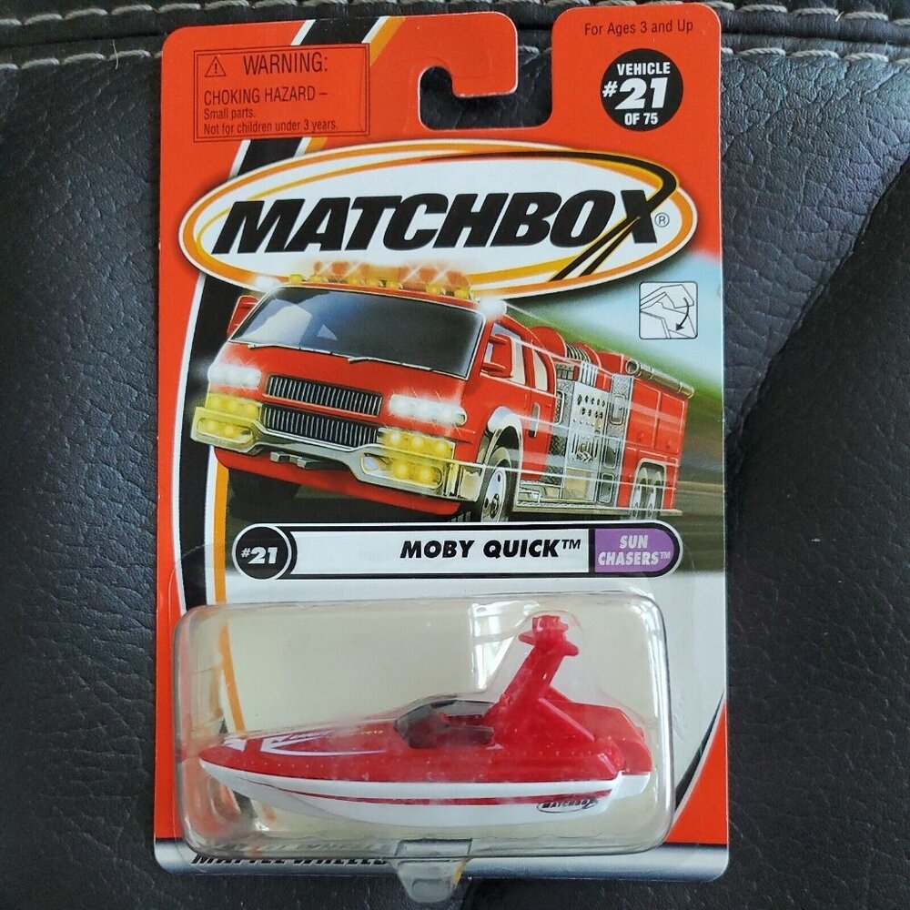 2000 Matchbox #21 of 75 Sun Chasers Moby Quick Red White Boat 1/64 NEW 92225